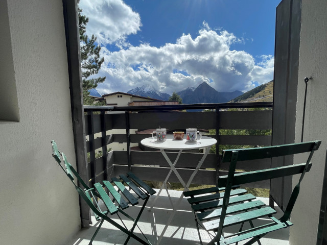 9-4917053