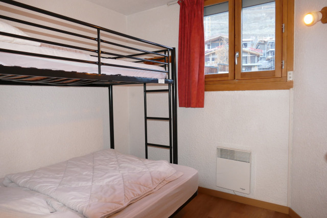 _lv_images__lot_0000000056_04_4499635 _lv_images__lot_0000000056_04_4499635