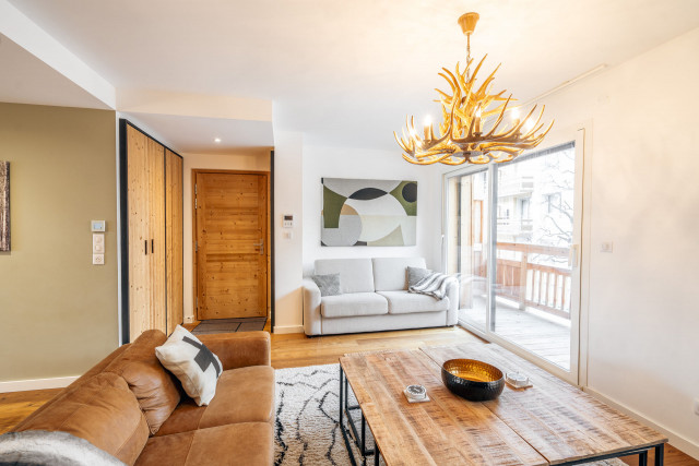 _lv_images__lot_0000000097_04_4242343