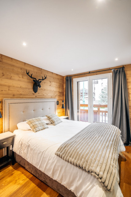 _lv_images__lot_0000000097_08_4240027