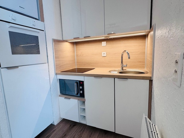 _lv_images__lot_0000000104_04_4401793