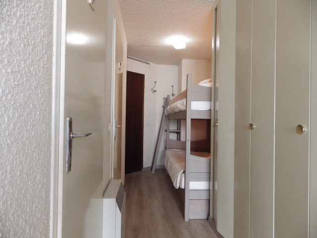 _lv_images__lot_0000000106_04_4545742