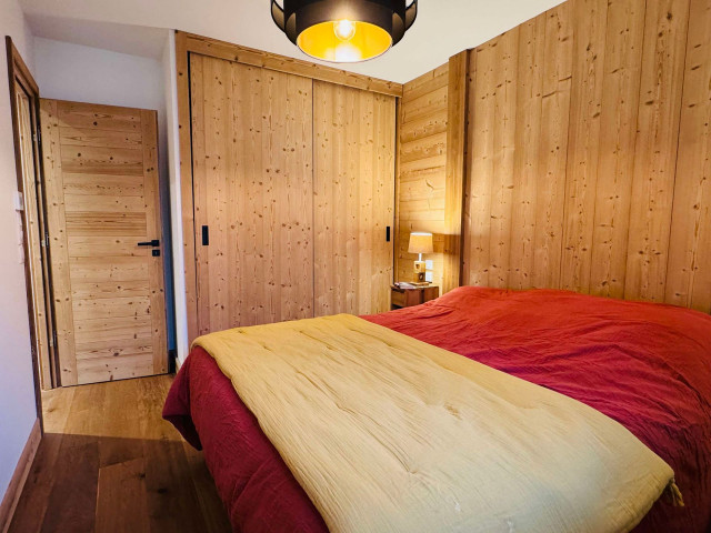 _lv_images__lot_0000000111_05_4374311