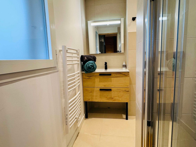 _lv_images__lot_0000000111_11_4222501