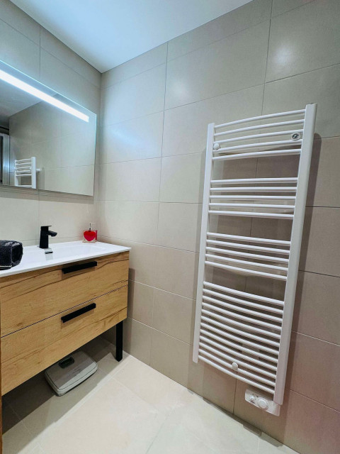 _lv_images__lot_0000000111_12_4625419