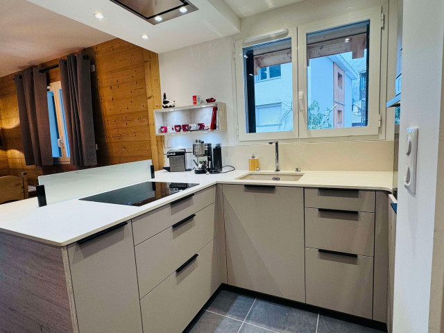 _lv_images__lot_0000000111_13_4459676