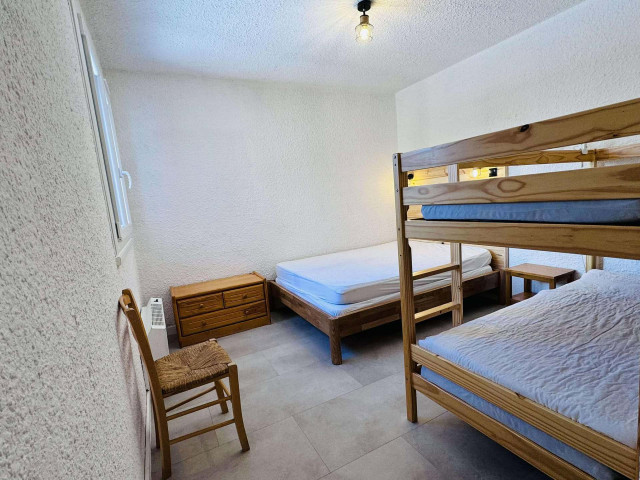 _lv_images__lot_0000000117_05_4697687