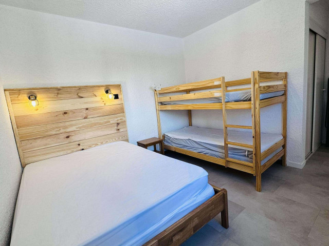 _lv_images__lot_0000000117_08_4292904