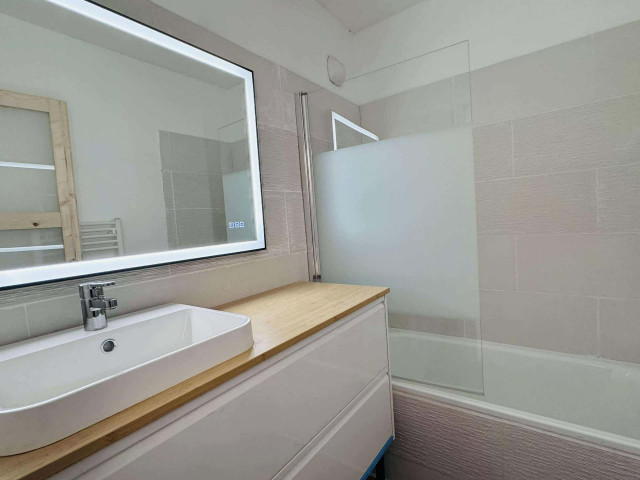 _lv_images__lot_0000000117_10_4640569