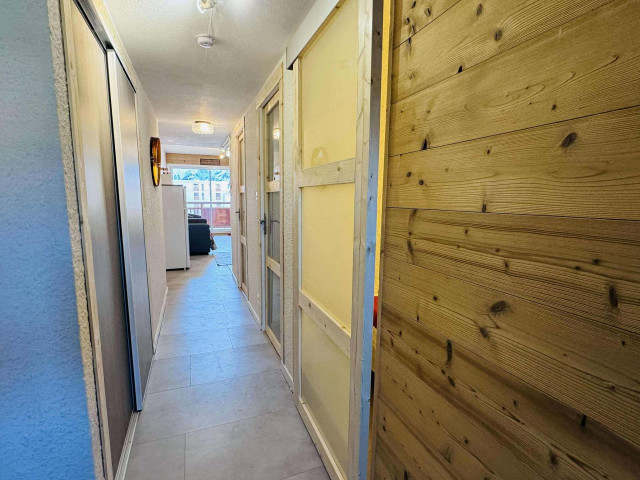 _lv_images__lot_0000000117_11_4150666