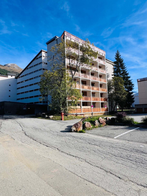 _lv_images__lot_0000000122_03_4685525