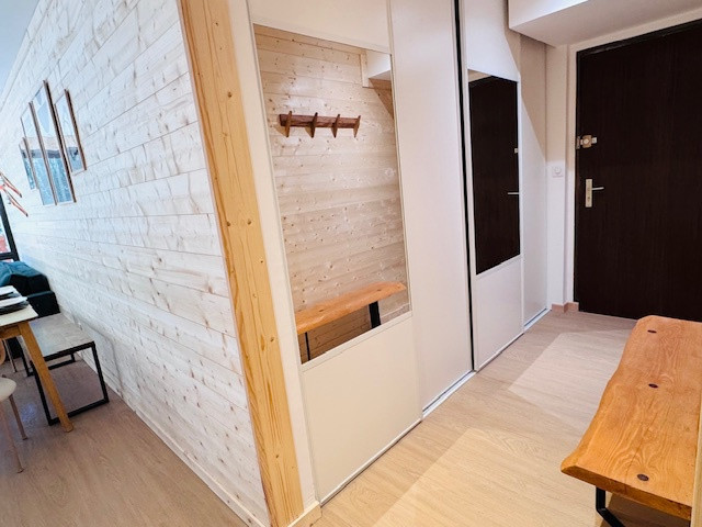 _lv_images__lot_0000000122_04_4564031