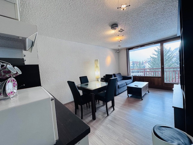 _lv_images__lot_0000000126_04_4371424