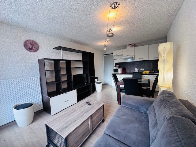 _lv_images__lot_0000000126_06_4570377