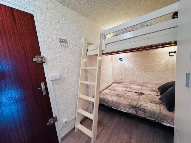 _lv_images__lot_0000000126_11_4697876