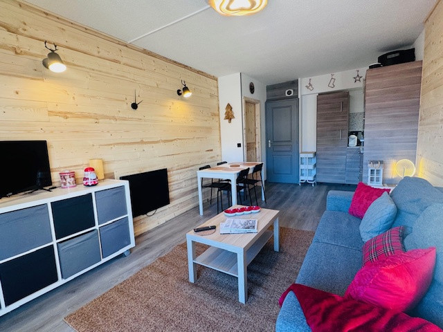 _lv_images__lot_0000000128_01_4643533