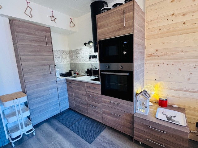 _lv_images__lot_0000000128_05_4694573