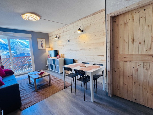 _lv_images__lot_0000000128_06_4481169