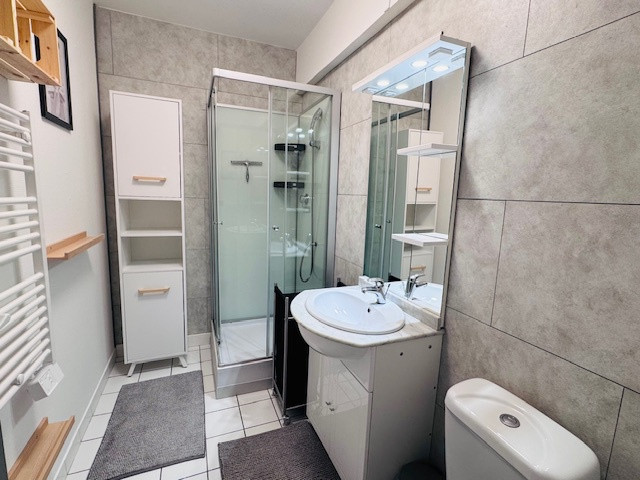 _lv_images__lot_0000000128_08_4371229