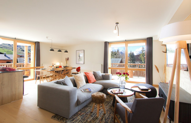 _lv_images__lot_0000000740_01_4688271