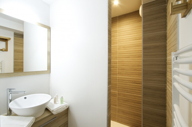 _lv_images__lot_0000000764_06_4631464