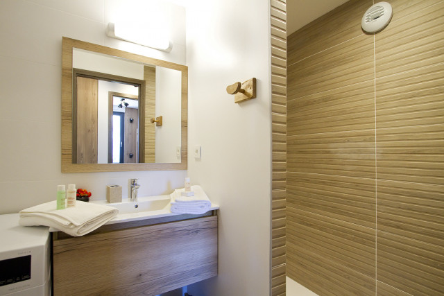 _lv_images__lot_0000000765_06_4560755 _lv_images__lot_0000000765_06_4560755