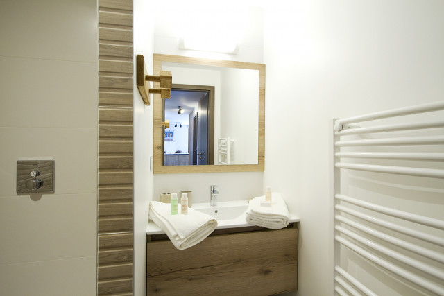 _lv_images__lot_0000000765_07_4697480