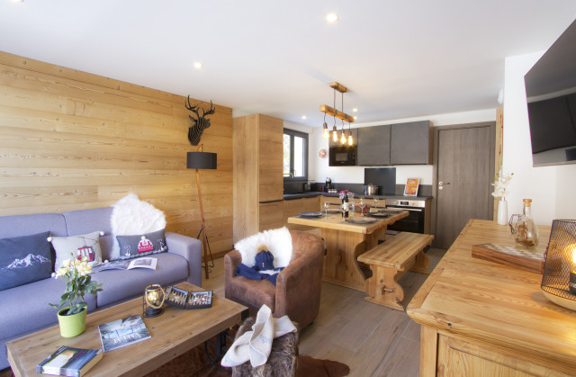 _lv_images__lot_0000000766_02_5048236