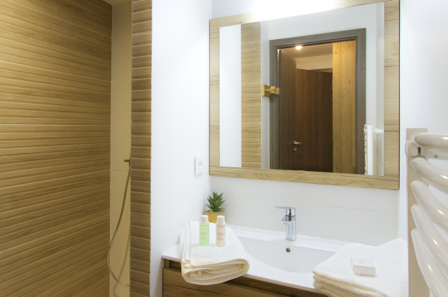 _lv_images__lot_0000000766_07_4253967