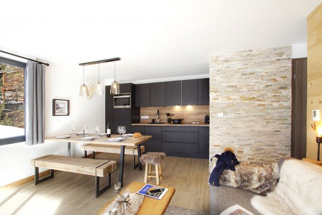 _lv_images__lot_0000000767_02_4283709