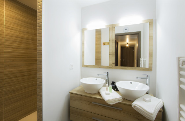 _lv_images__lot_0000000771_07_4398317