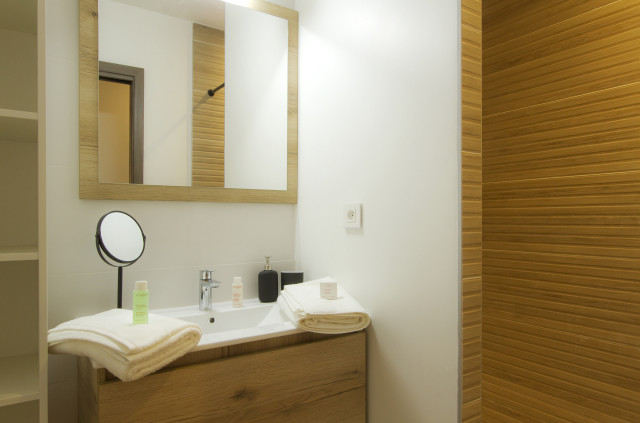 _lv_images__lot_0000000777_10_4440975