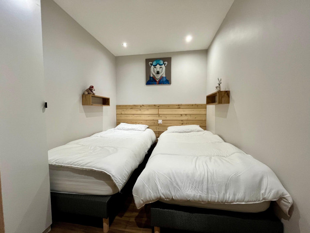 _lv_images__lot_0000001119_04_4245212 _lv_images__lot_0000001119_04_4245212