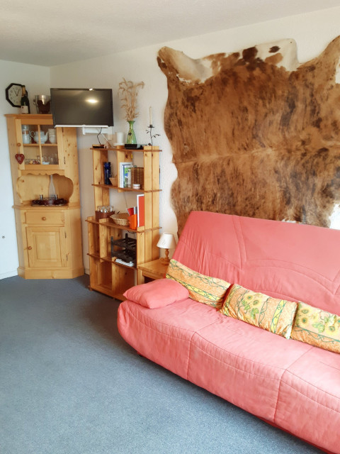 _lv_images__lot_0037250251_04_4687534