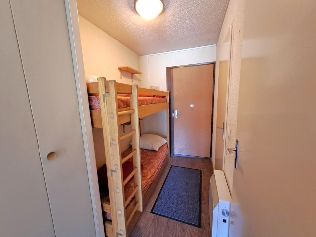 _lv_images__lot_0037250255_08_5060909