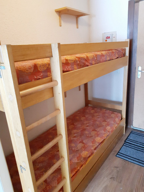 _lv_images__lot_0037250255_10_4455324