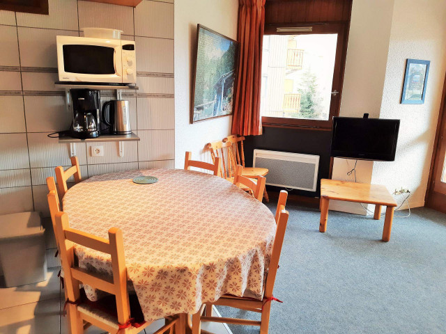 _lv_images__lot_0037250273_04_4641571