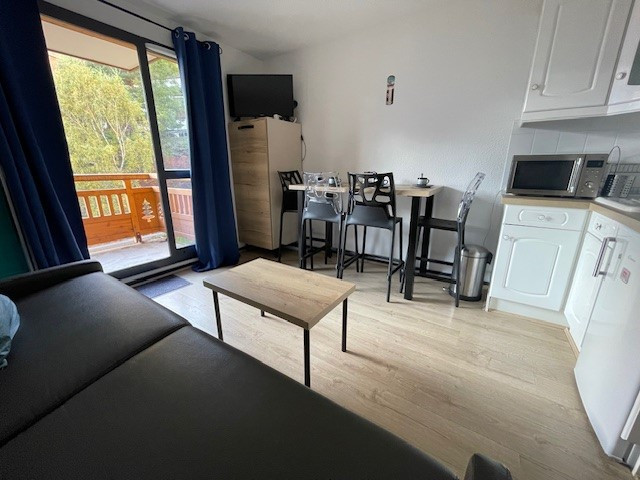 _lv_images__lot_0037250588_04_4541437