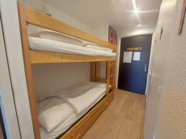 _lv_images__lot_0037250664_03_4437365