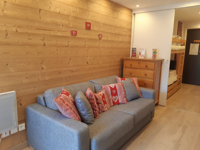 _lv_images__lot_0037250664_06_4298009