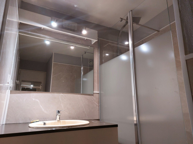 _lv_images__lot_0037250678_06_4306123