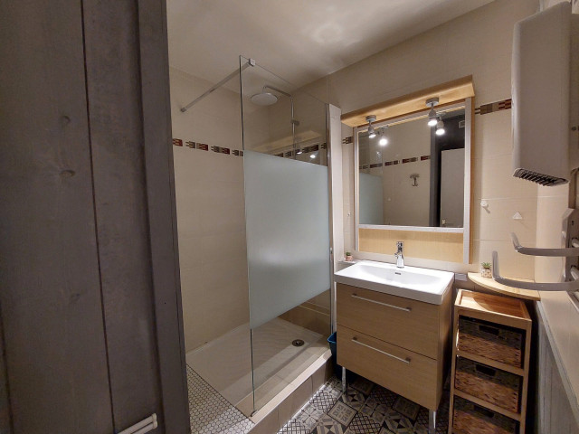 _lv_images__lot_0037251020_04_4678429