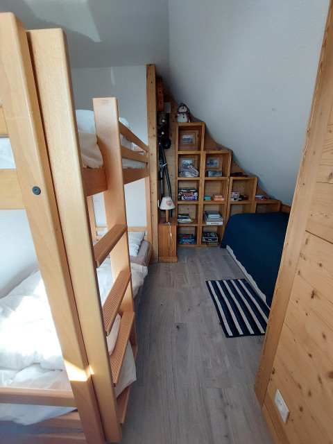 _lv_images__lot_0037251210_08_4328286