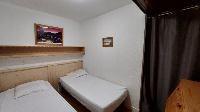 _lv_images__lot_0037251214_06_4227843