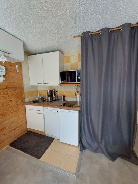 _lv_images__lot_0037251216_03_4453068