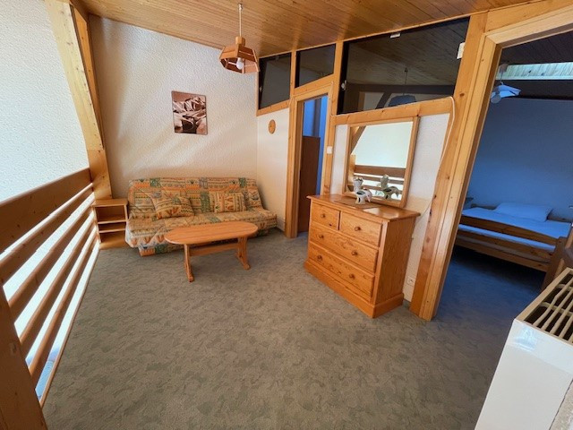 _lv_images__lot_0037251217_08_5064523
