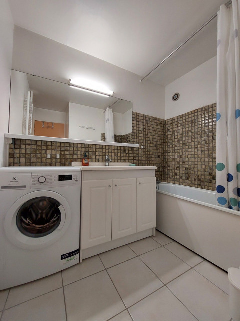 _lv_images__lot_0037251252_03_4391813