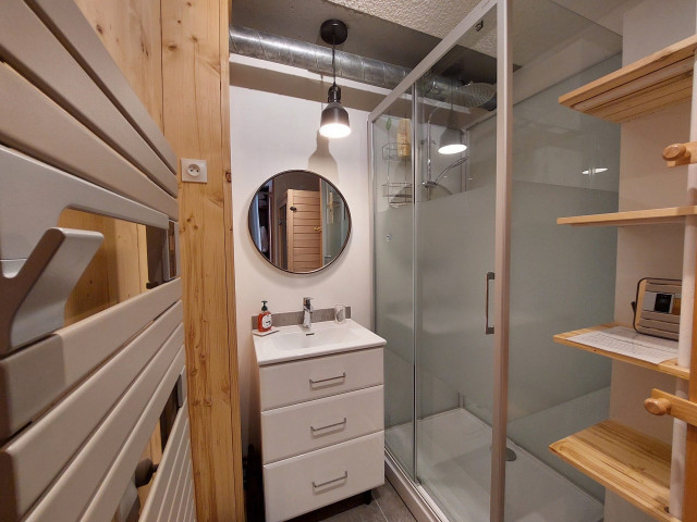 _lv_images__lot_0037251358_12_4440722