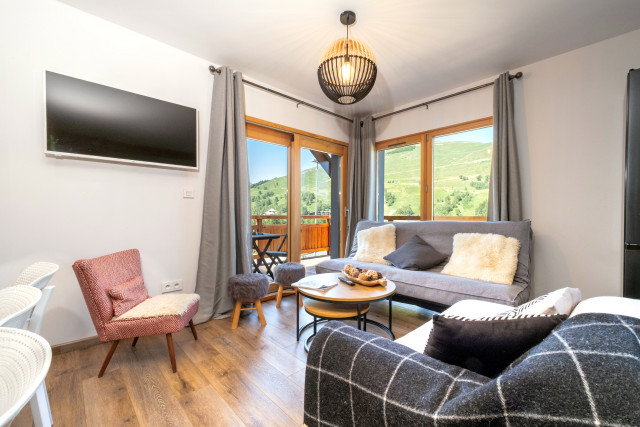 chalet-chloelie-emelinelambreth-6a-4917040 chalet-chloelie-emelinelambreth-6a-4917040