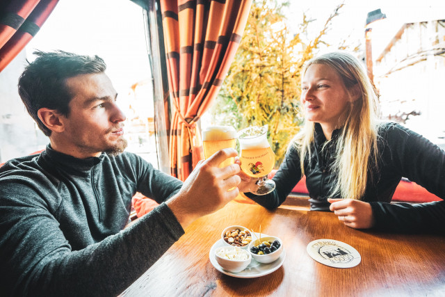 couple-vacances-montagne-les-2-alpes